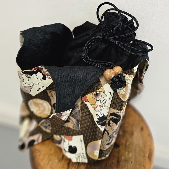 Mailelani's Kauai fabric drawstring tote bag. - Picture 9 of 10